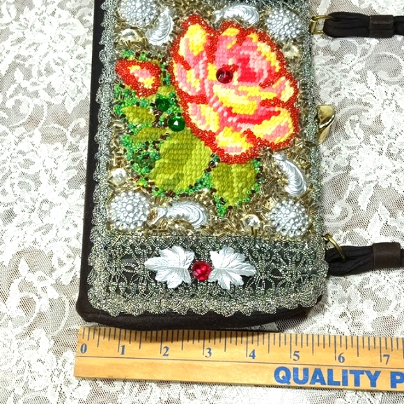 Antique Cute Lady's Handbag Embroidered Floral Beautiful Black and Silver Bag. - Picture 13 of 15